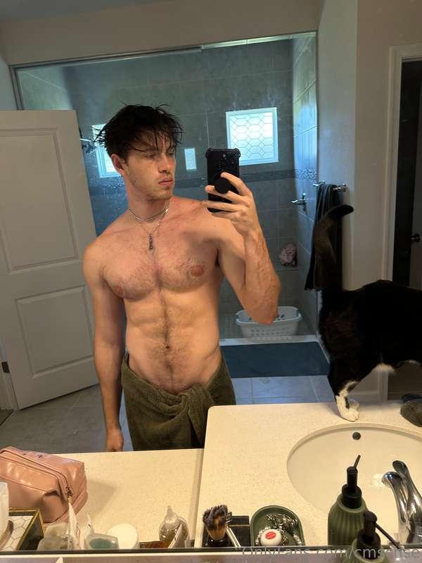 Live cumshow sometime next week? ;) it’ll be either a minimu..