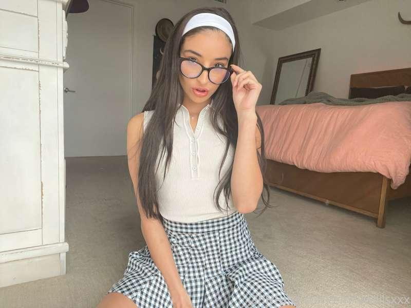 Naughty School-girl Slut Bundle !!
The bigger the donation t..