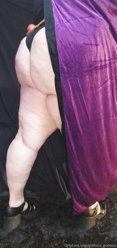 I know you're obsessed with my thighs. Maybe if you're a goo..