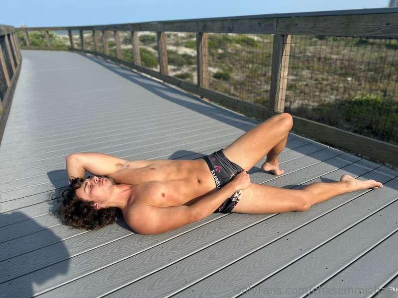 Show proof of resubscription and receive free 10 minute jerk..