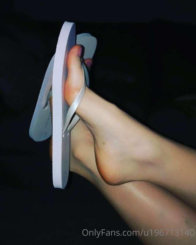 TGIF 🥳👣

What’s everyone doing tonight? 

Never miss a post ..