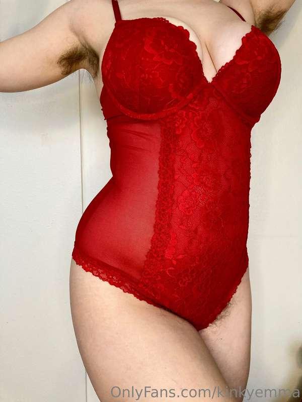 Serving curves and long armpit hair!