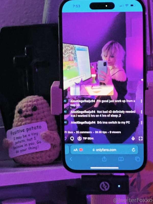come hang out, I'm on stream rn 🥰💞