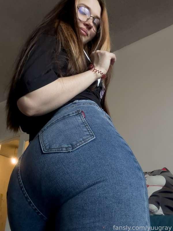 I want to wish you a great and productive day 🌞

#fyp #ass #bigass #jeans #nomakeup
