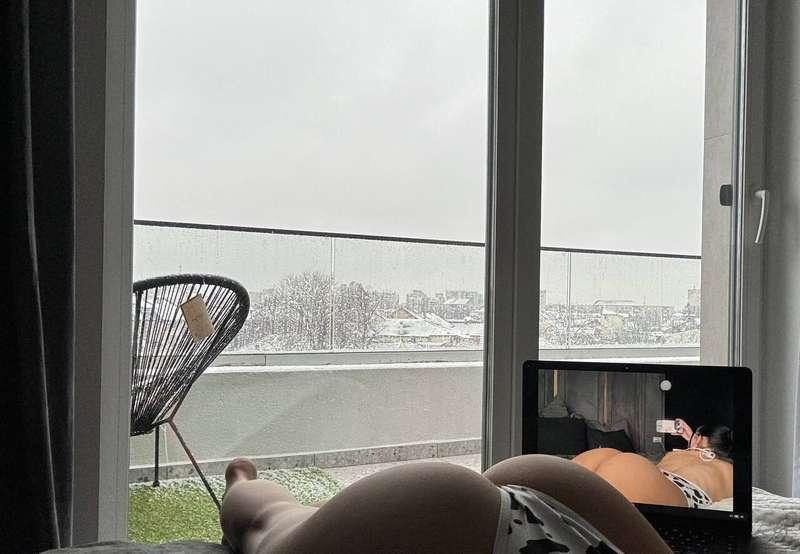 Hot 🍑, Cool view ❄️