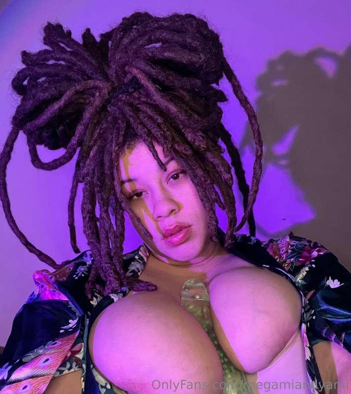 New video in this outfit 💋 check your DMs