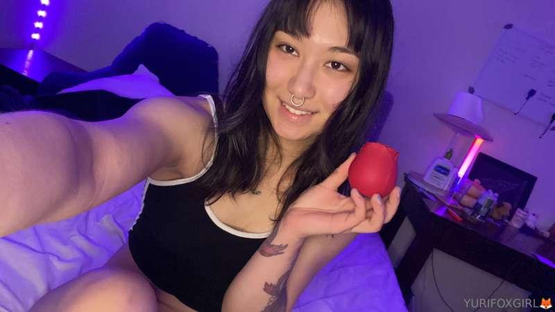 Tip $5 for solo play vids 💦 
Tip $10 for doggy style 🐶
 Tip ..