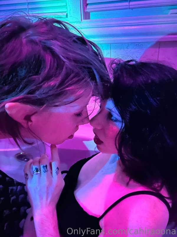 When things get steamy in a hot spring with an elf and a sir..