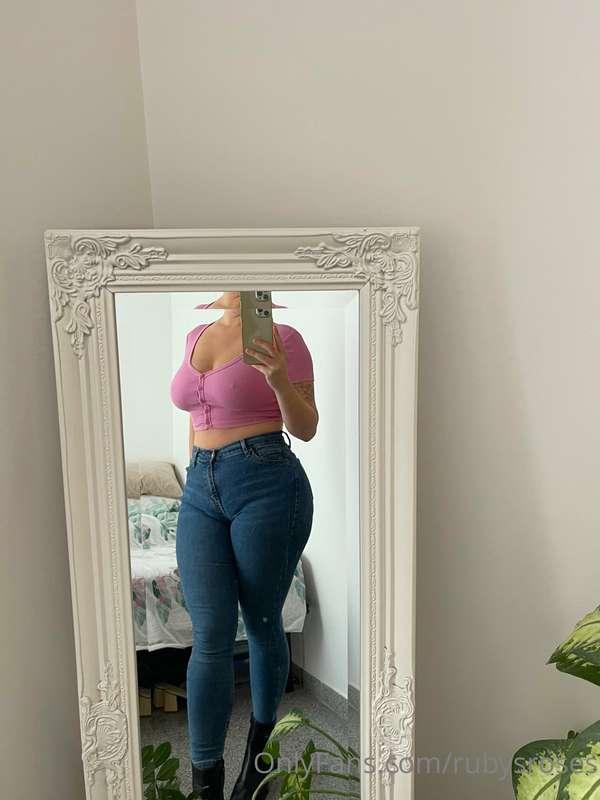 Bulging out of my jeans in every way 😳 should I wear them ou..