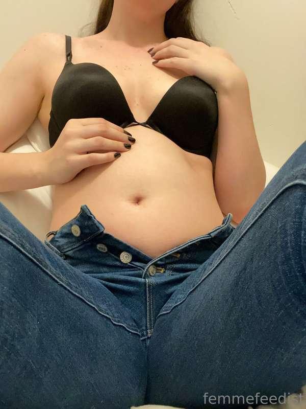 feed me out of my new jeans, please? 🥺 👉🏻👈🏻