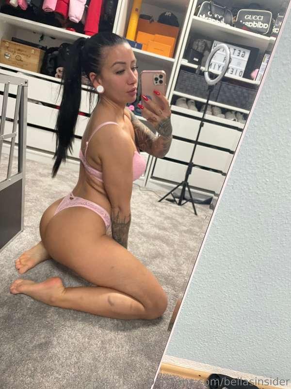 do you think pink looks hot on me?