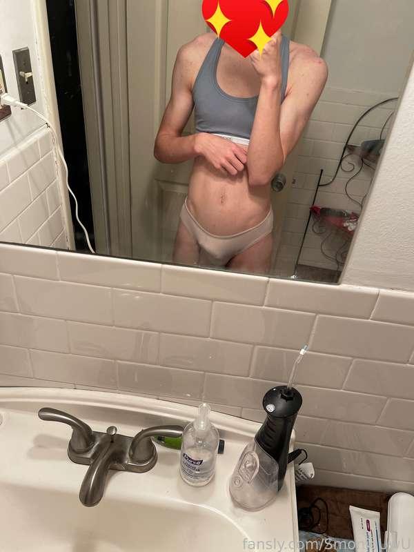 Felt cute UwU💕☺️
I think you can see the outline of dick tho😉

#fyp #femboy #vtuber #irl #mirror #belly #tone #cute #buldge