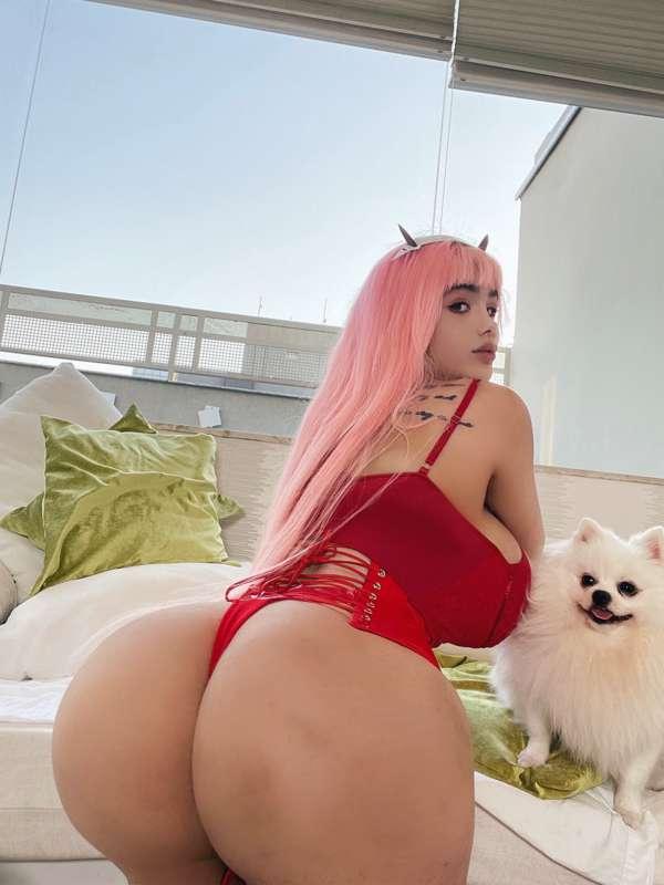 Zero Two cosplay and Dollar Dog🥰