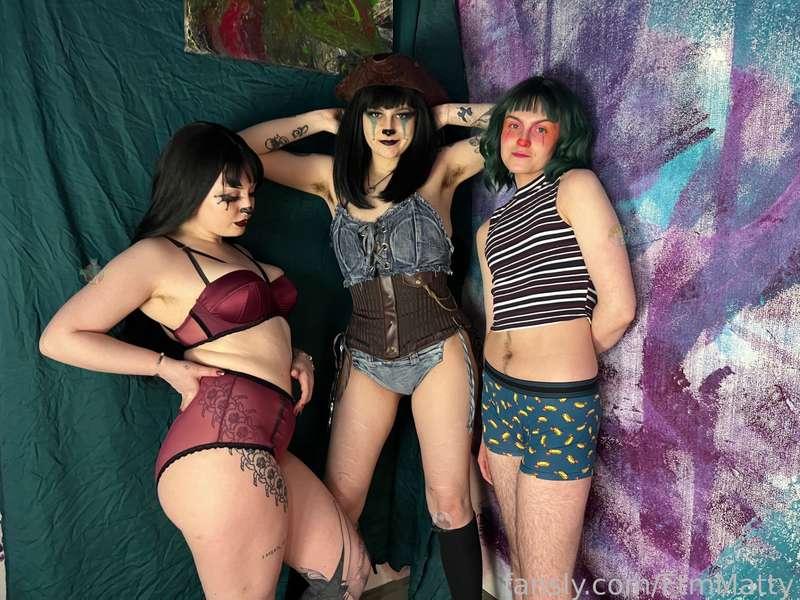 Our 3 way clowning began with our Captain @cute_bean_ting 🤡 showing us cabin hoes who’s boss 🫦 @Blaire_game 

#fyp #pirate #captain #cosplay #clown #clowns #lingerie #sub #dom #handcuffs #whip #hairy 