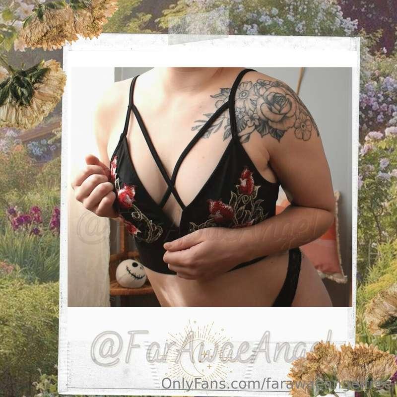 This bralette is so cute 🥰✨🤍🌹

Have you checked out my Wishl..
