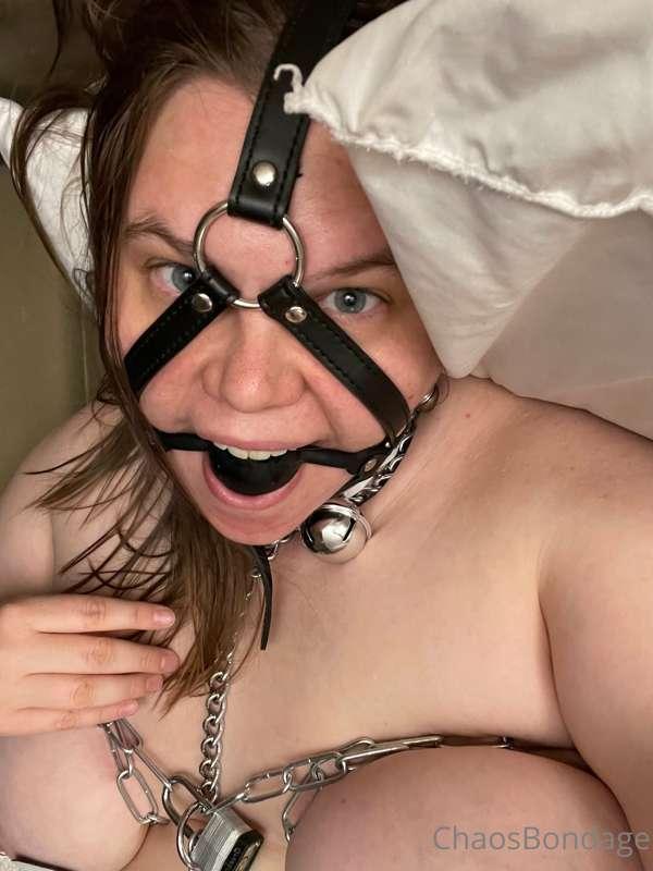 Selfie Sunday! How’s your weekend! I’ve been cleaning my yar..