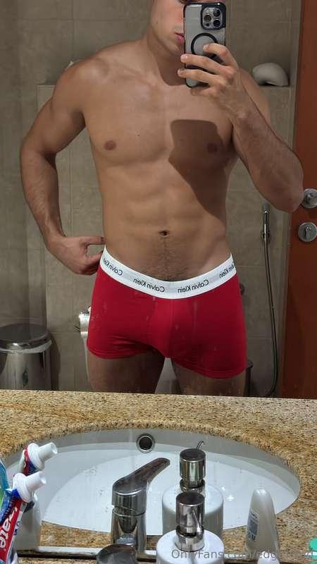 Que pensáis amores de este calzón rojo? Os gusta? Me marca b..