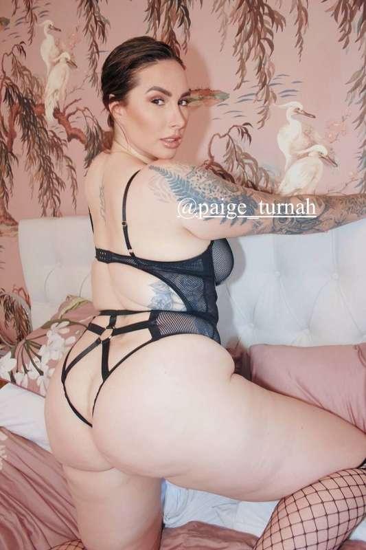 slinky panty to signal that the party is ALL in the back 🍑👅