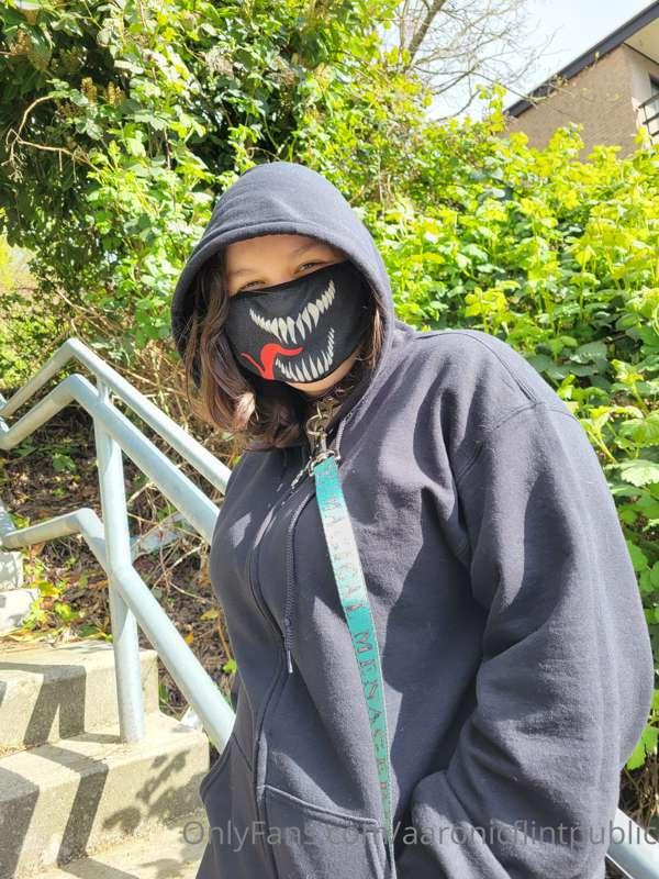 Master took me on a walk ^.^ he's been tryna do that more, h..