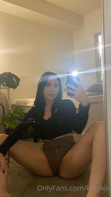 I wish I was sitting on someone’s lap right now 🥰