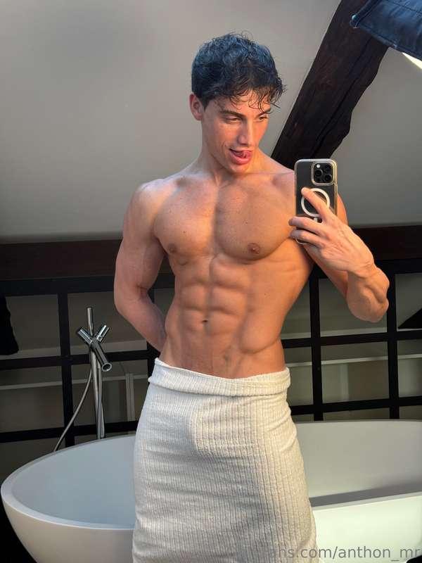 I can't even hide it😩 Can you guess what's under my towel? 🤭