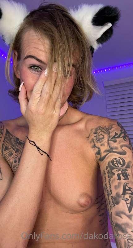 Being a shy goober🙈😇
I hope your Monday went well💕