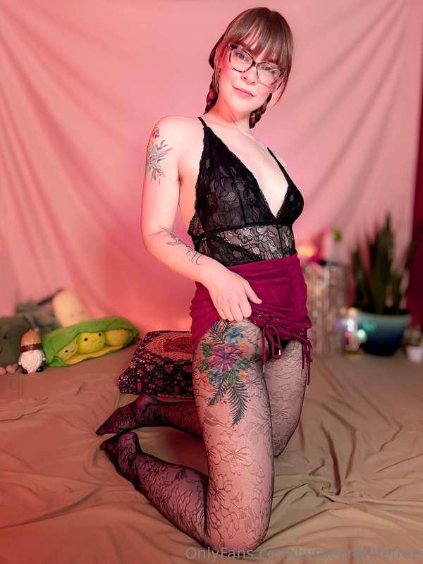 These tights are soooo sexy, idk if they're supposed to be c..