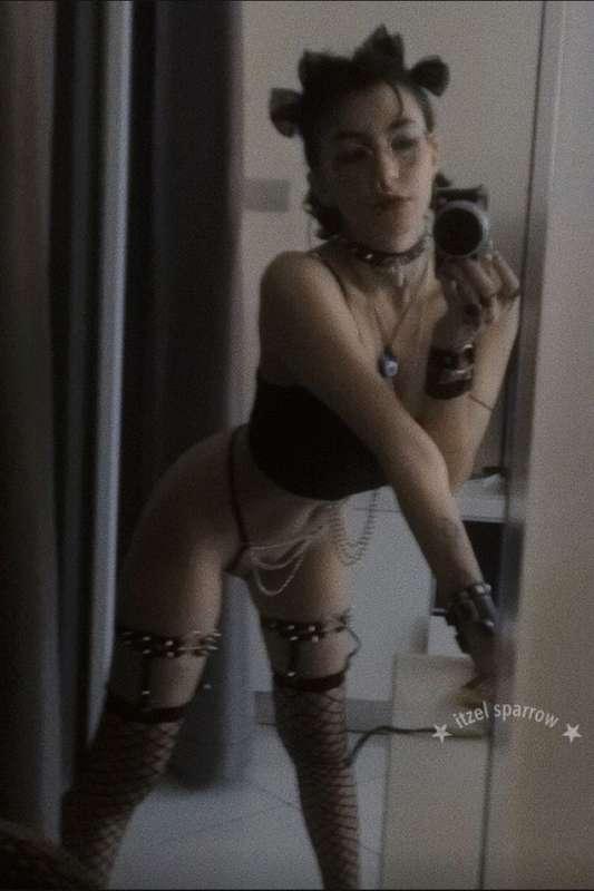 itzel2002 image #2
