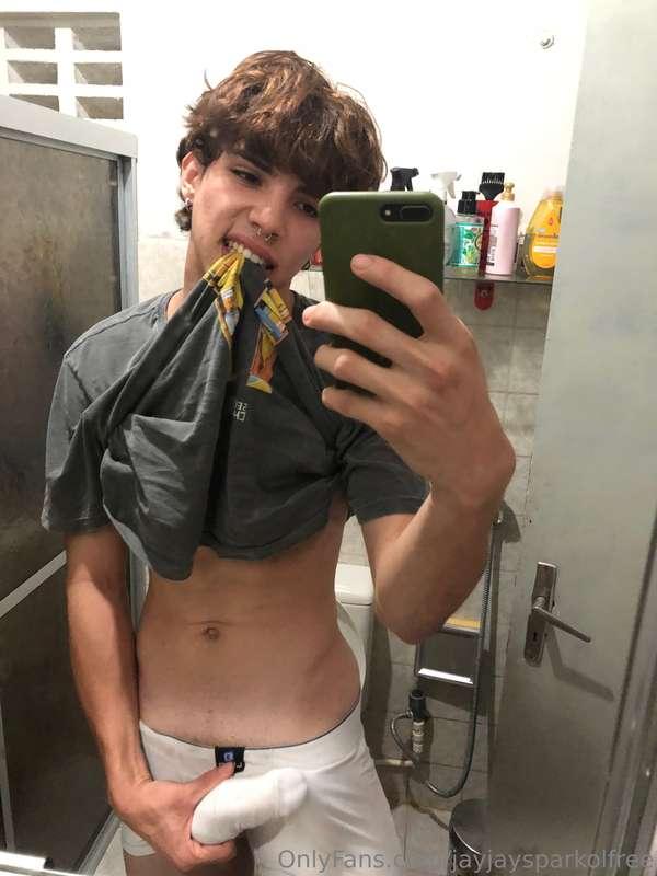 Thick stick with veins and big-headed. Want more?😛😛😛VIP 75% ..