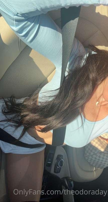 OMG i'm just trying to take selfies in my car... y u staring..