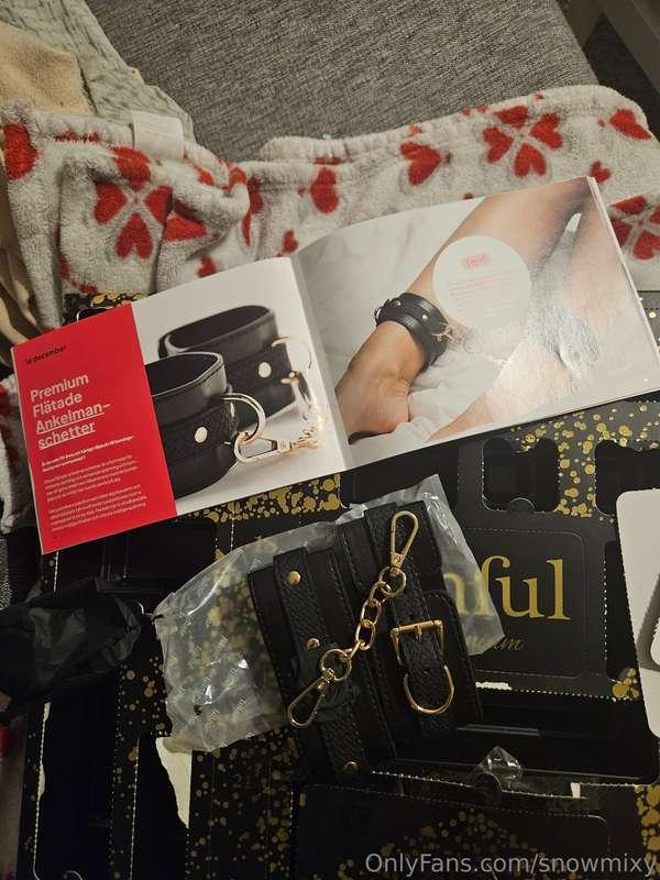 16 is a 2nd pair of handcuff 💦