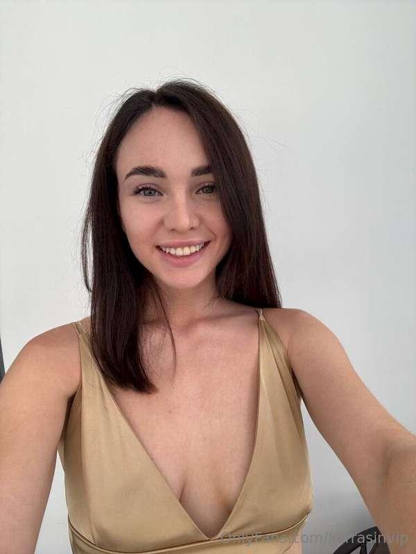 ## 🚨@rayneleia🚨😈She @rayneleia is free today for you😈She @ra..