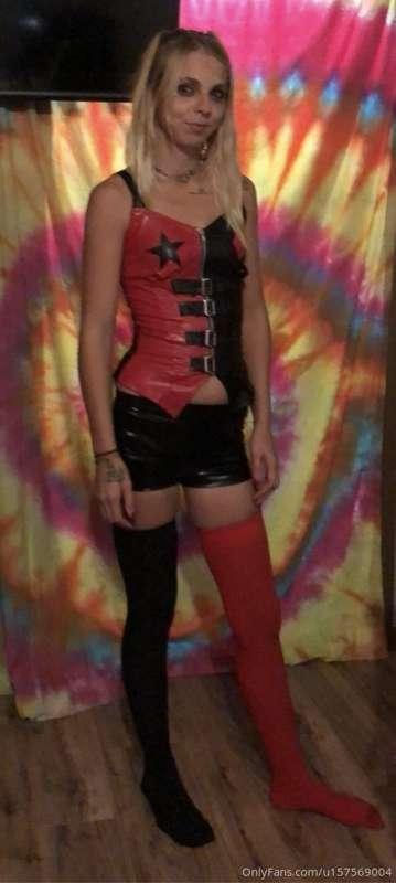 Can you guess what I’m gonna be for Halloween?!.. doing a se..
