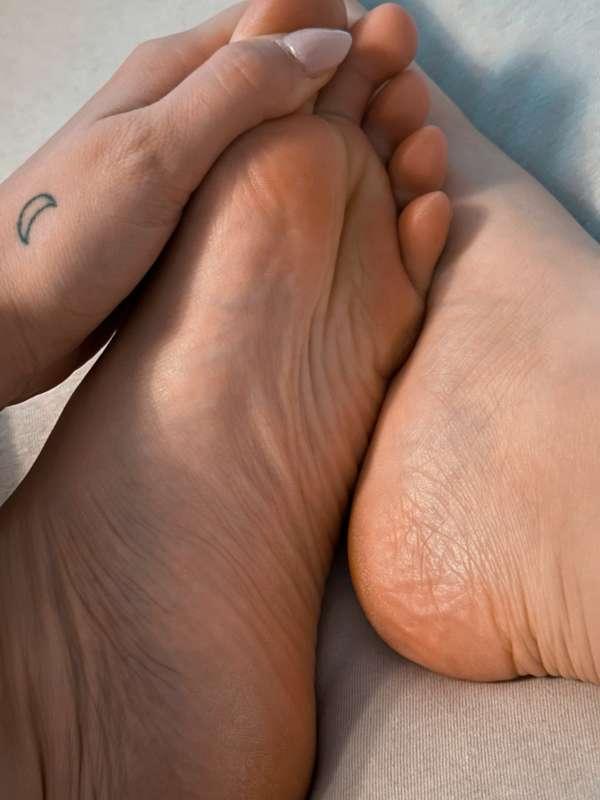 💗🦶🏻