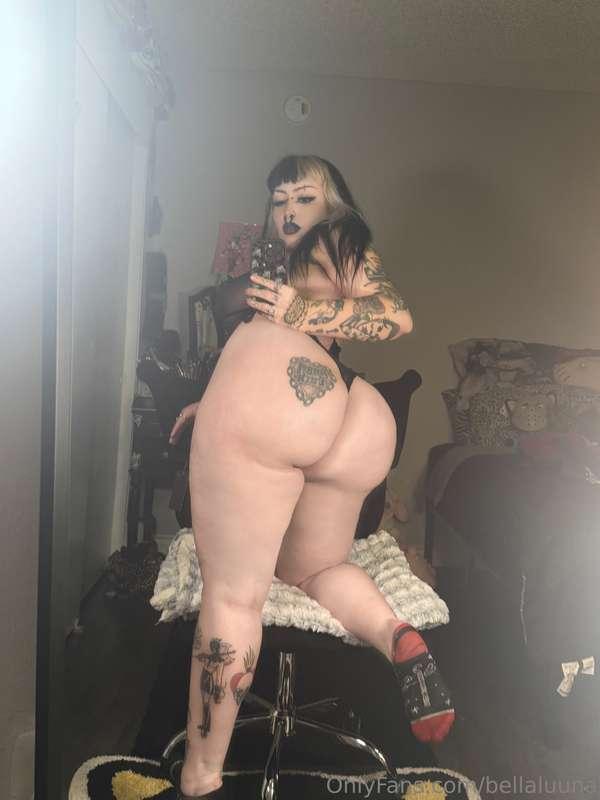 is my booty your type? 👀