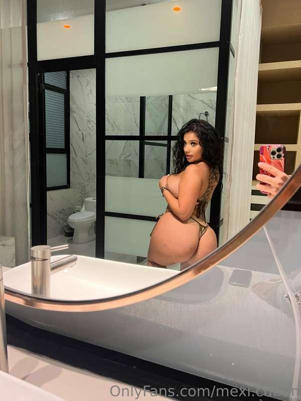 i need someone to play with my thicc ass babyy 💦🍑 badly want..