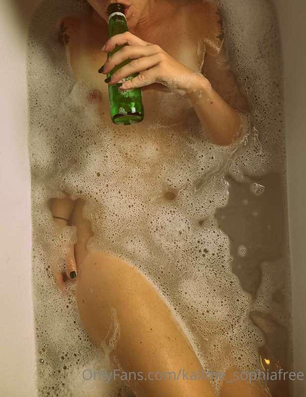 Anybody else who enjoys their baths as much as I do? 💦😋