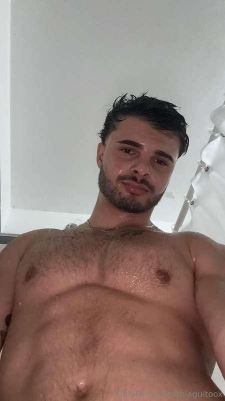 Join me in the shower, give me a like and write to me 🤫
