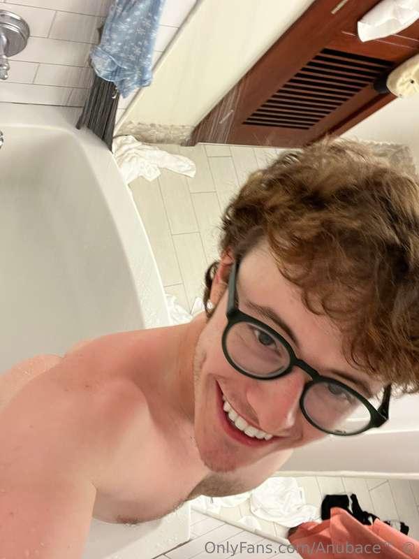 room for one more in here 😏 💦