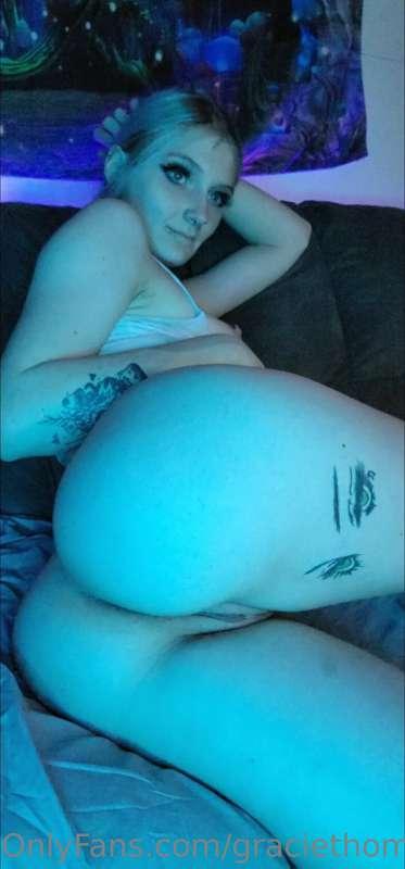 Wanna see more? Slide into my DM’s baby.