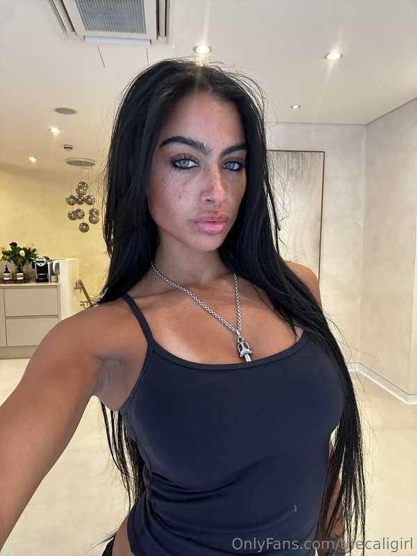 Let’s make it real... DM me with 👻 for a fun snap session!