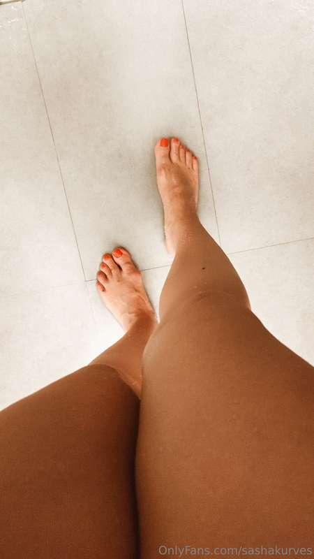 I just finish my workout and I'm going to shower 🔥 wanna joi..