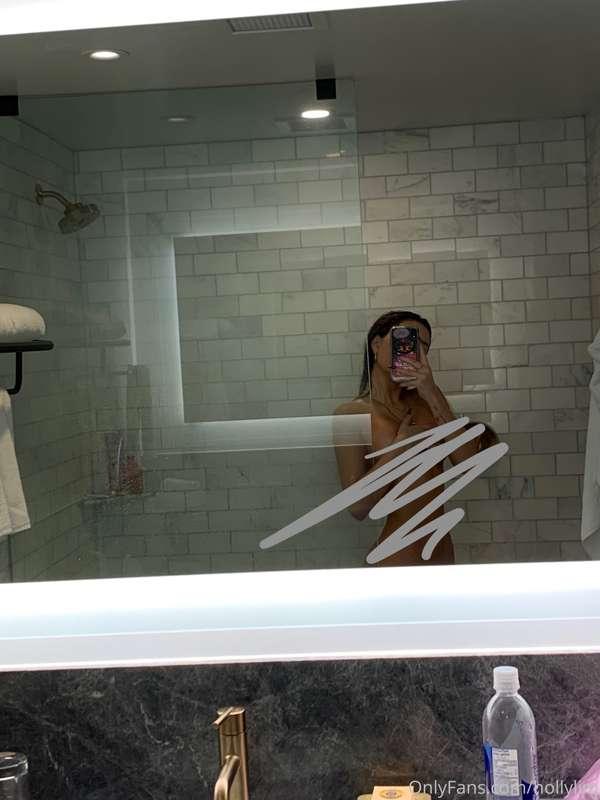 fresh out the shower💦 VIP check ur DM for a naughty surprise