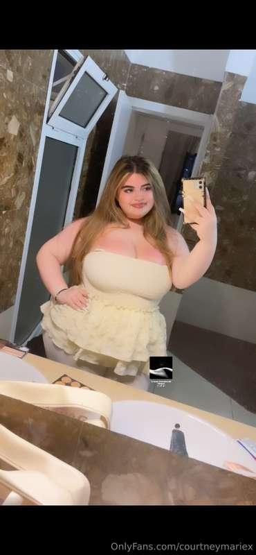 Sorry for deleting posts the posts will be back tonight🎀x