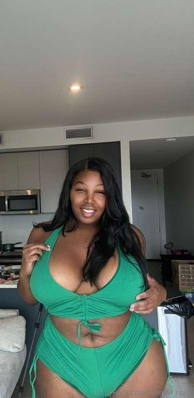 thereal_roxie main image