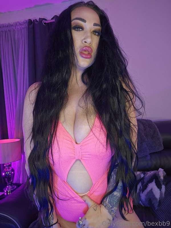 Wanna play with me? Dm me or head to @bexshinervip 