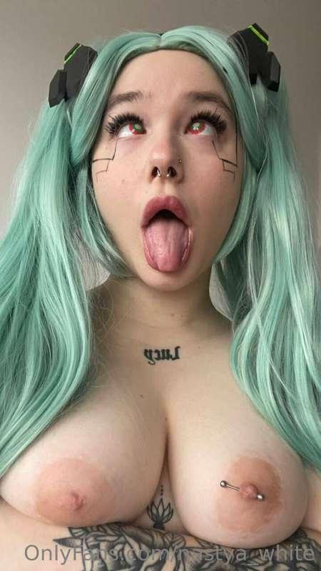 Her face is ready to be covered in daddy sauce💦
@cosplayfoxy..