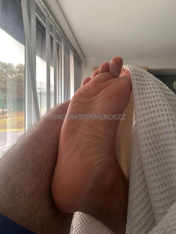 Big foot ready to crush you#findom #bigfoot #malefoot #paypi..
