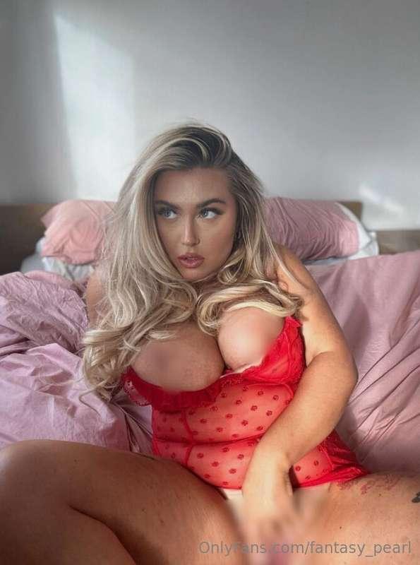 this @marika_morgan blonde 𝕞𝕠𝕞𝕞𝕪 with big boobs 🍒 is ready t..