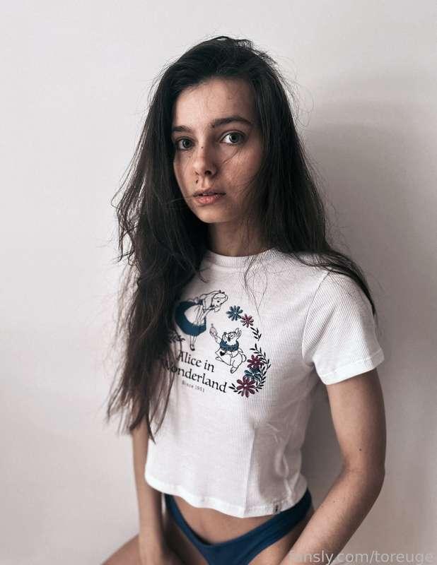 New photo set. A lot of black and white pics and topless too. Very hard nipples included 😉

#fyp #cute #hardnipples #stomach #perkytits #classy #babyface #adorable #teen #pokies